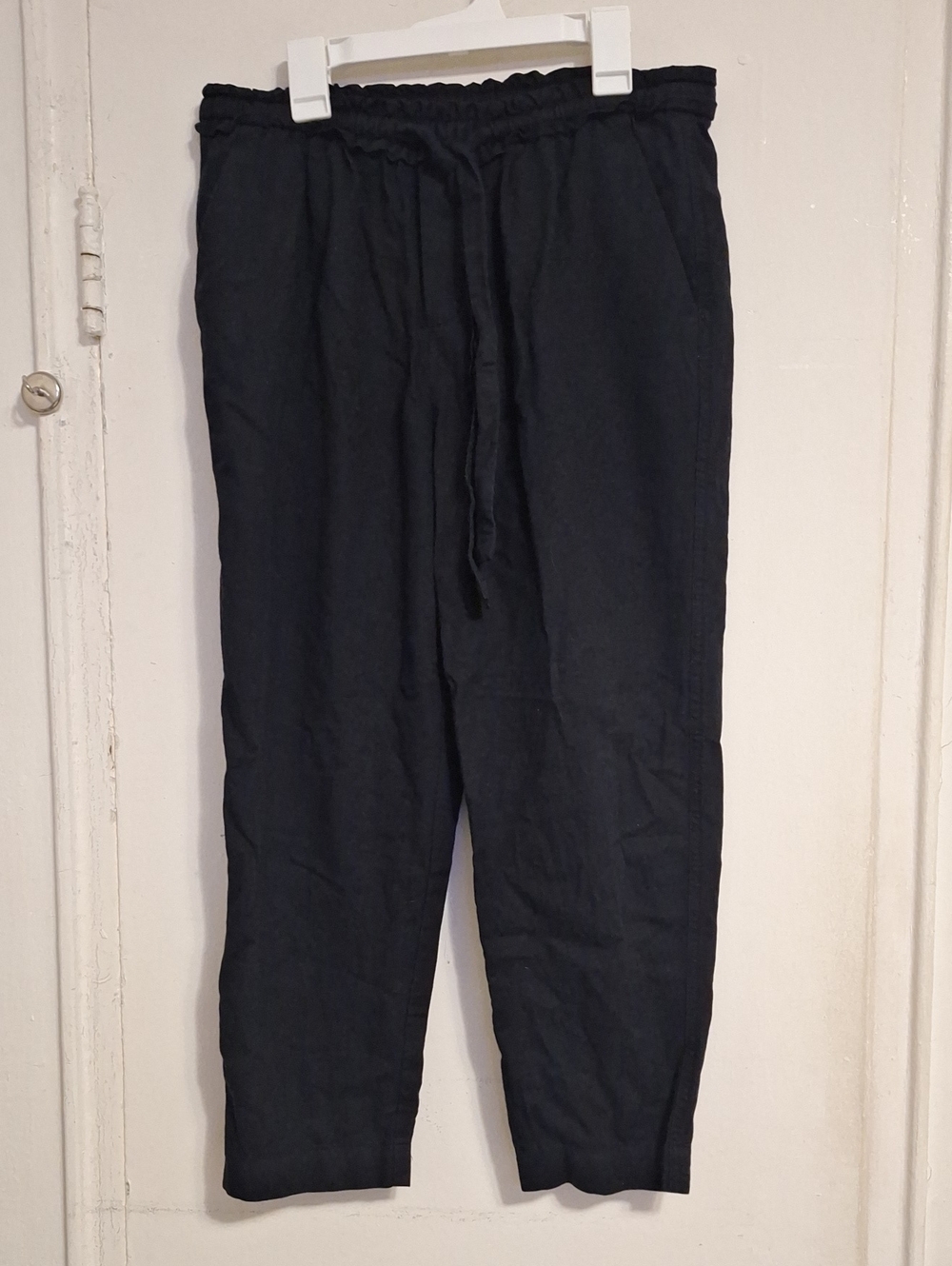 GAP Black Elastic-Waist Cropped Pants